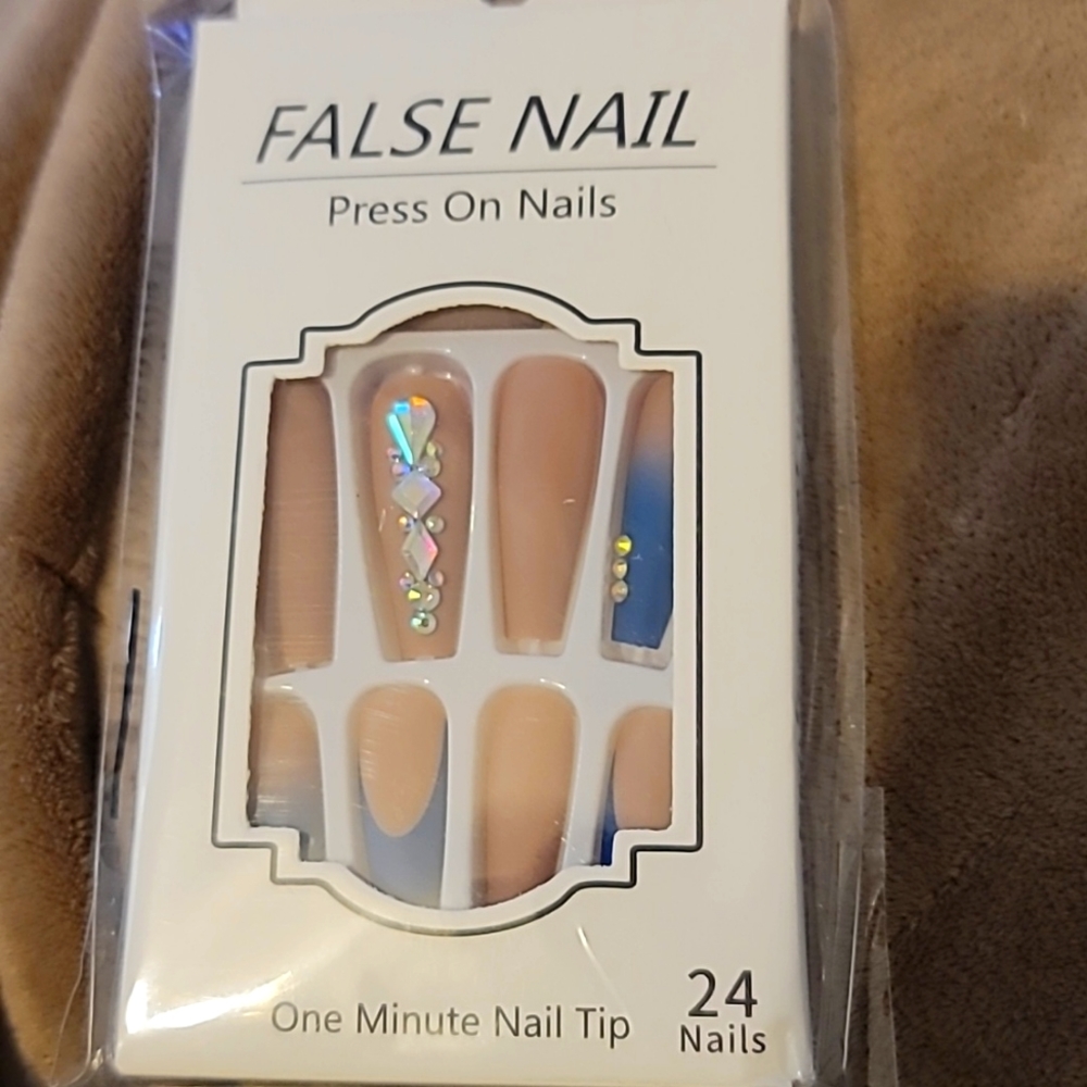 Press on nails